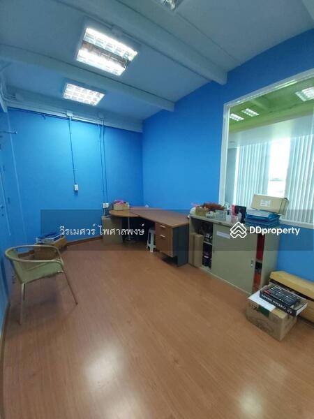 ขายถูก สำนักงาน ย่านเกษตร-นวมินทร์ สูง 3 ชั้น (พร้อมอุปกรณ์และเฟอร์ทั้งหมด) 50 ตร.ว. พื้นที่ใช้สอย 4