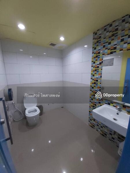 ขายถูก สำนักงาน ย่านเกษตร-นวมินทร์ สูง 3 ชั้น (พร้อมอุปกรณ์และเฟอร์ทั้งหมด) 50 ตร.ว. พื้นที่ใช้สอย 4