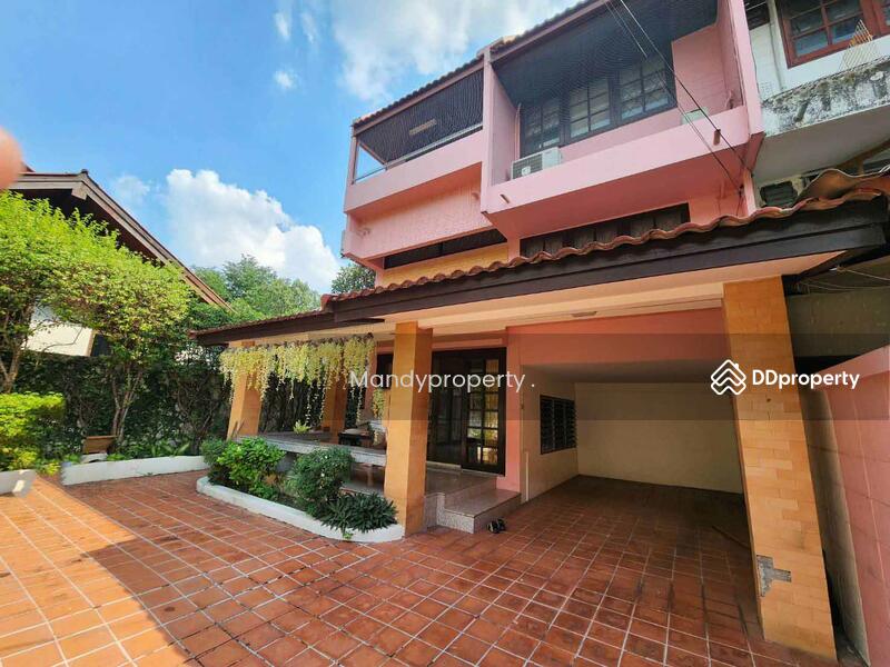 For Sale - Townhouse for sale, Chuan Chuen Village, Prachachuen Soi 30, Bang Sue District., Bangkok