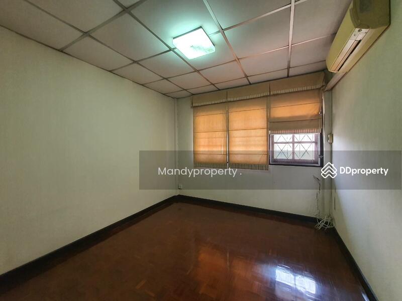 For Sale - Townhouse for sale, Chuan Chuen Village, Prachachuen Soi 30, Bang Sue District., Bangkok