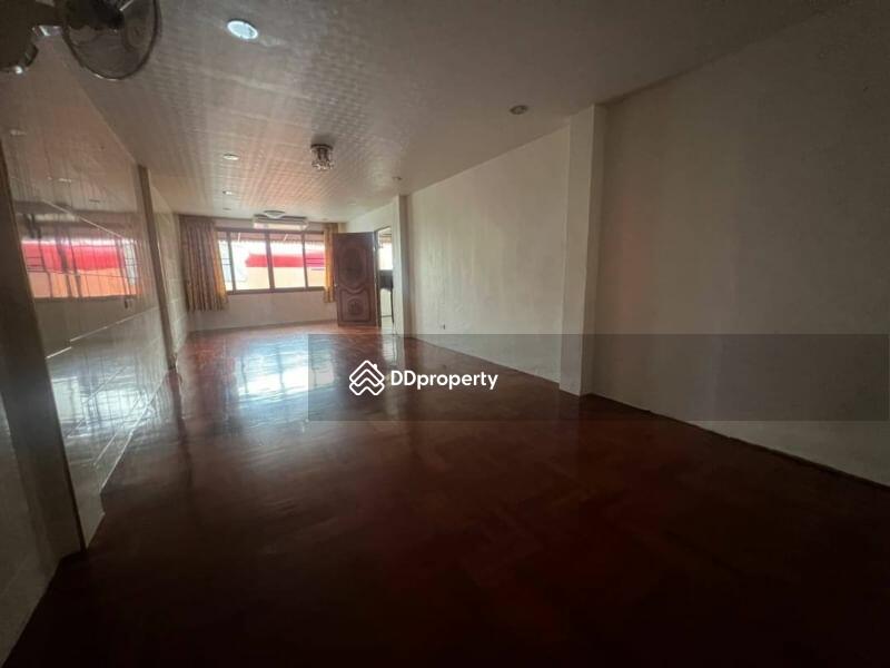 ให้เช่า - อาคาร5คูหา หลัง โรมแรม DAVIS, กรุงเทพ