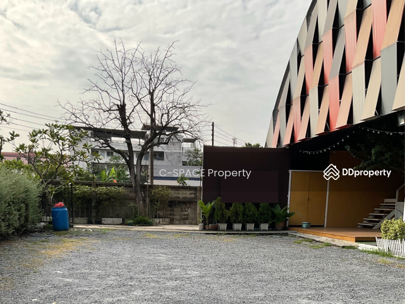 For Rent - Selling space for rent / goods / food near BTS Udomsuk, Bangkok