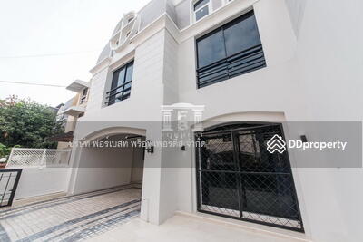 ขาย - 42378 - ขายทาวน์โฮม 4 ชั้น ใจกลางเมือง สุขุมวิท 63 ใกล้ BTS เอกมัย เนื้อที่ 40 ตร.ว., กรุงเทพ