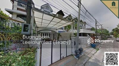 ขาย - ทาวน์เฮาส์ในซอยเอกมัย 10, กรุงเทพ