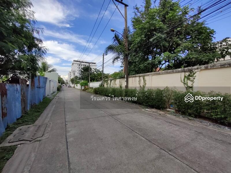 ขายที่ดินอ่อนนุช พร้อมสิ่งปลูกสร้าง (เหมาะสร้าง บ้าน + สำนักงาน + Condominium) 1-0-11 ไร่ ถนนกว้าง 8