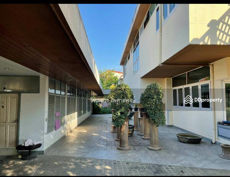 ขายที่ดินอ่อนนุช พร้อมสิ่งปลูกสร้าง (เหมาะสร้าง บ้าน + สำนักงาน + Condominium) 1-0-11 ไร่ ถนนกว้าง 8