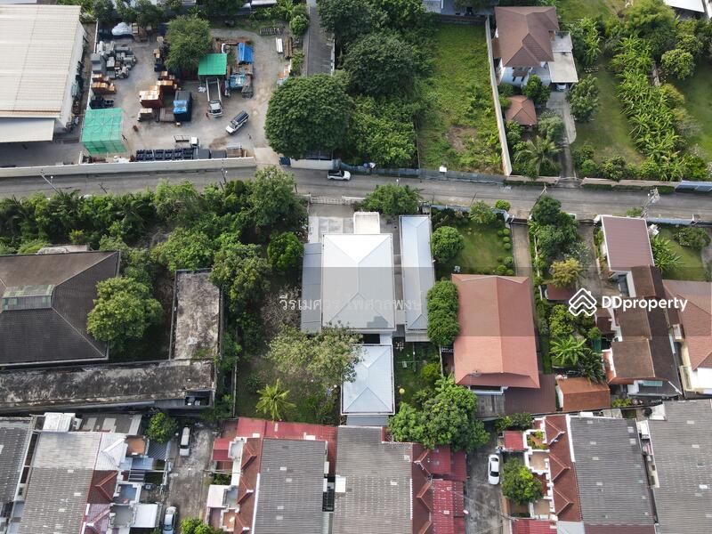 ขายที่ดินอ่อนนุช พร้อมสิ่งปลูกสร้าง (เหมาะสร้าง บ้าน + สำนักงาน + Condominium) 1-0-11 ไร่ ถนนกว้าง 8