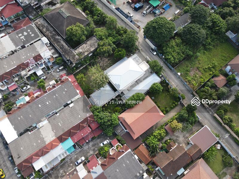 ขายที่ดินอ่อนนุช พร้อมสิ่งปลูกสร้าง (เหมาะสร้าง บ้าน + สำนักงาน + Condominium) 1-0-11 ไร่ ถนนกว้าง 8