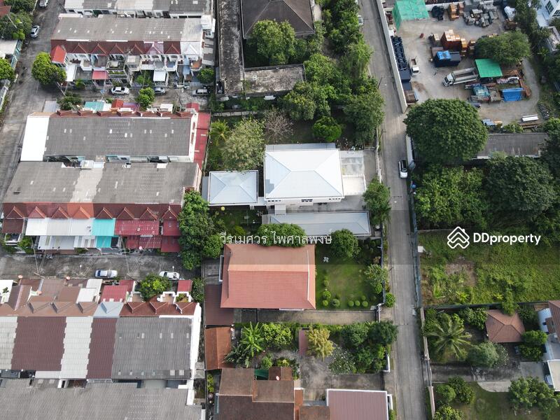 ขายที่ดินอ่อนนุช พร้อมสิ่งปลูกสร้าง (เหมาะสร้าง บ้าน + สำนักงาน + Condominium) 1-0-11 ไร่ ถนนกว้าง 8