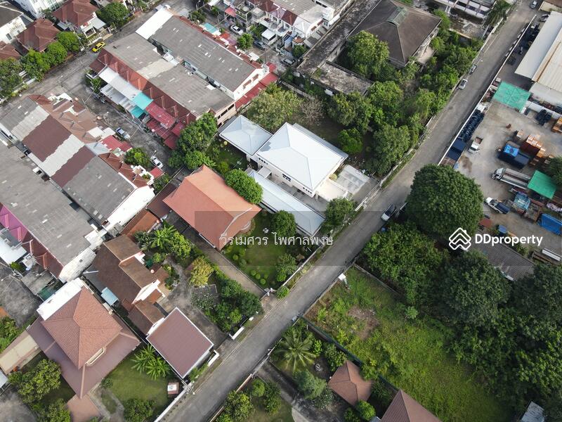 ขายที่ดินอ่อนนุช พร้อมสิ่งปลูกสร้าง (เหมาะสร้าง บ้าน + สำนักงาน + Condominium) 1-0-11 ไร่ ถนนกว้าง 8