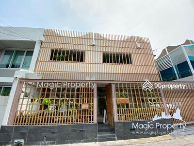 ขาย - ทาวน์เฮาส์ ใน ซอยเอกมัน 12, กรุงเทพ