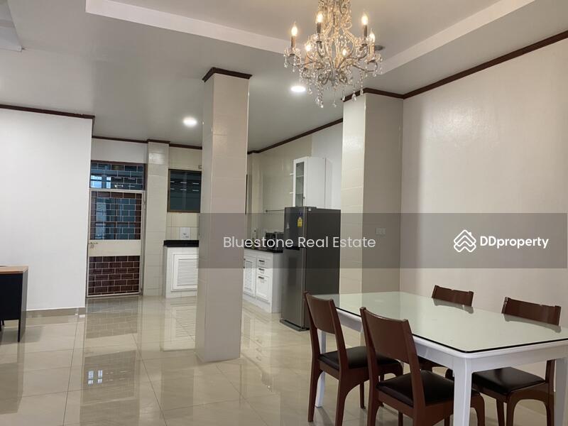 Townhouse, 2 Minute Walk To BTS Phra Khanong, Bangkok, Phra Kanong, Khlong Toei, Bangkok, , 300 sqm, Office Space For Rent, by Thiti Boonchurn, 10652138 - DDproperty.com