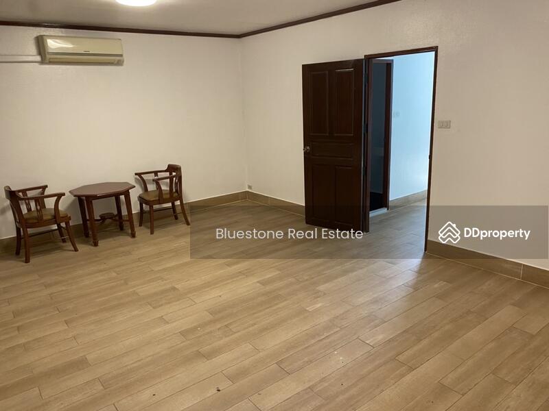 Townhouse, 2 Minute Walk To BTS Phra Khanong, Bangkok, Phra Kanong, Khlong Toei, Bangkok, , 300 sqm, Office Space For Rent, by Thiti Boonchurn, 10652138 - DDproperty.com