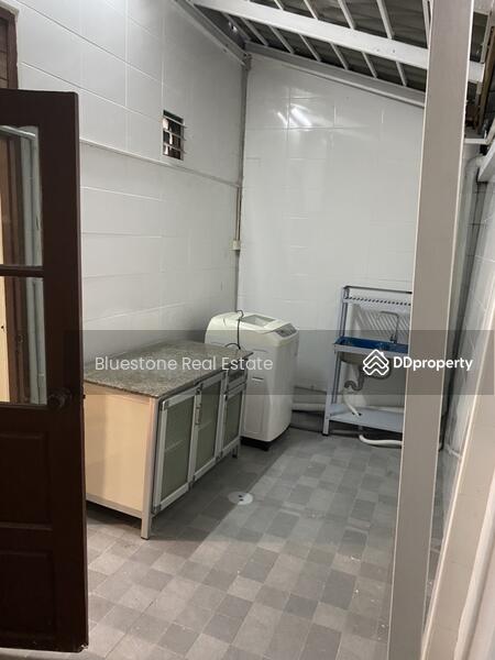 Townhouse, 2 Minute Walk To BTS Phra Khanong, Bangkok, Phra Kanong, Khlong Toei, Bangkok, , 300 sqm, Office Space For Rent, by Thiti Boonchurn, 10652138 - DDproperty.com