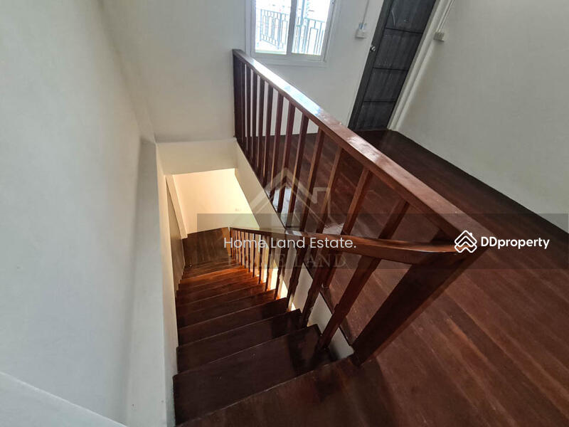 ขาย - อาคารพาณิชย์ 2 ชั้น ติดถนนใหญ่ ซ.ท่าดินแดง 2, กรุงเทพ