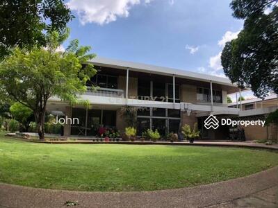 ขาย - ขายที่ดินพร้อมสิ่งปลูกสร้างบนทำเลสุขุมวิท 71 ขนาดที่ดิน 1 ไร่ 1 งาน 94 ตร.ว./48-LA-65026, กรุงเทพ