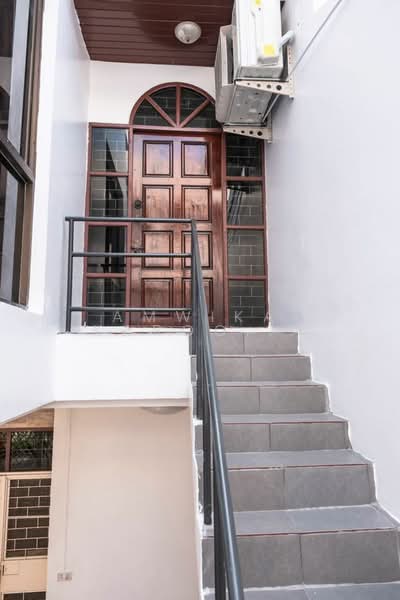 ทาวน์เฮ้าส์ 3 ชั้น ซอยสุขุมวิท 44/2, Bangkok, Phra Kanong, Khlong Toei, Bangkok, 3 Bedrooms, 250 sqm, Townhouse For Rent, by Amwika Karoonsombat, 10655093 - DDproperty.com