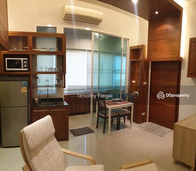 Suphawadee Tower, Bangkok, Soi Mittanan, Tanon Nakorn Chaisri, Dusit, Bangkok, 1 Bedroom, 50 sqm, Condo For Rent, by Timothy Flegel, 10672267 - Panorama back to entrance from left - DDproperty.com