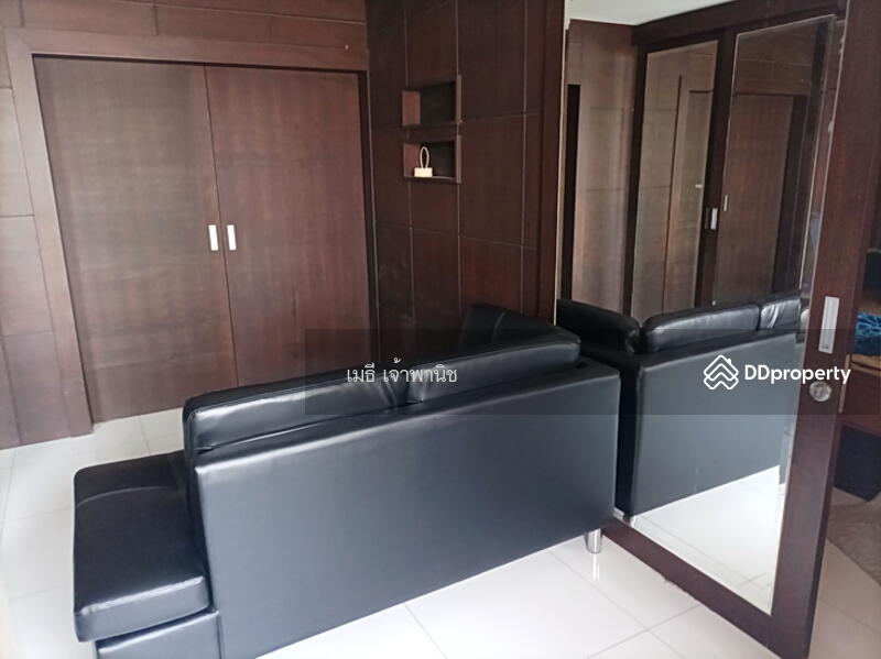 ห้องนั่งเล่น หน้าห้องนอนเล็ก - Living Room in front of the small bedroom