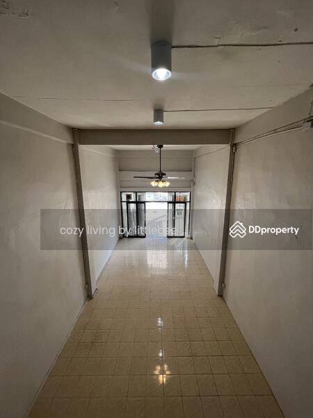 ให้เช่า - อาคารพาณิชย์ 4.5 ชั้น สี่แยกบางนา ฝั่งตลาดบางนา, กรุงเทพ