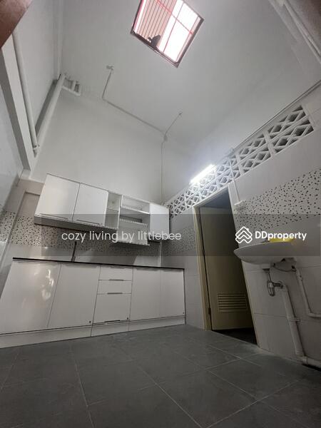 ให้เช่า - อาคารพาณิชย์ 4.5 ชั้น สี่แยกบางนา ฝั่งตลาดบางนา, กรุงเทพ