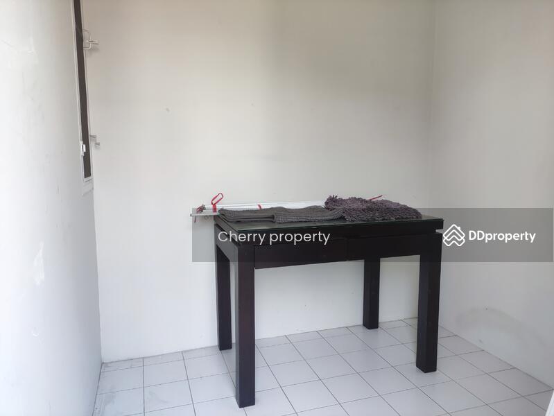 Bangkok Villa, Bangkok, Pradit Manutham Road, Wang Thonglang, Bangkok, 4 Bedrooms, 300 sqm, Single Detached House For Rent, by Tamita Kongsoithong, 10722325 - DDproperty.com