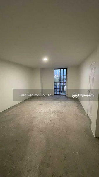 For Sale - For Sale Bangkok Town House Chaloem Phrakiat Rama 9 MRT Si Udom Prawet BRE19164, Bangkok