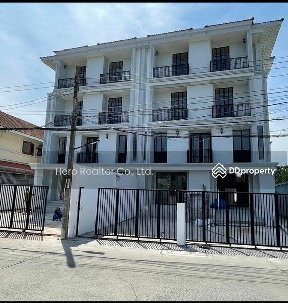 For Sale - For Sale Bangkok Town House Chaloem Phrakiat Rama 9 MRT Si Udom Prawet BRE19164, Bangkok