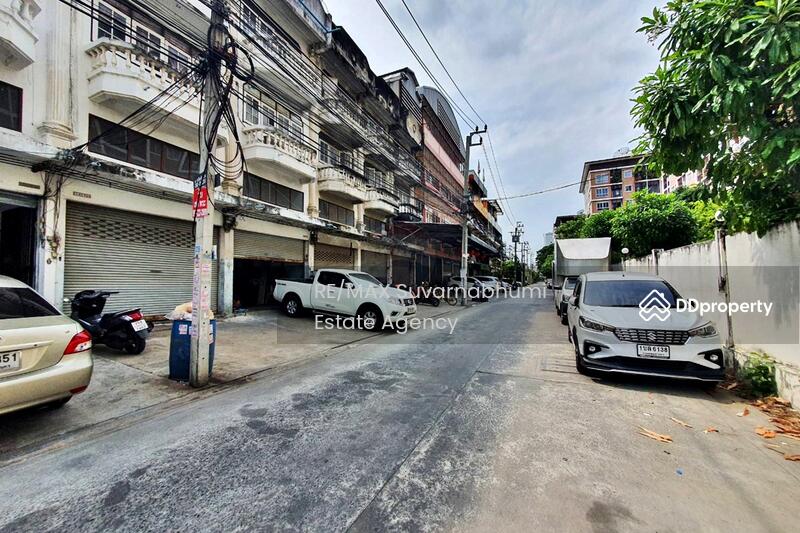 For Rent - For rent, commercial building, 3.5 floors, 2 units, Bangna-Trad Road. Can register a company, Samut Prakan