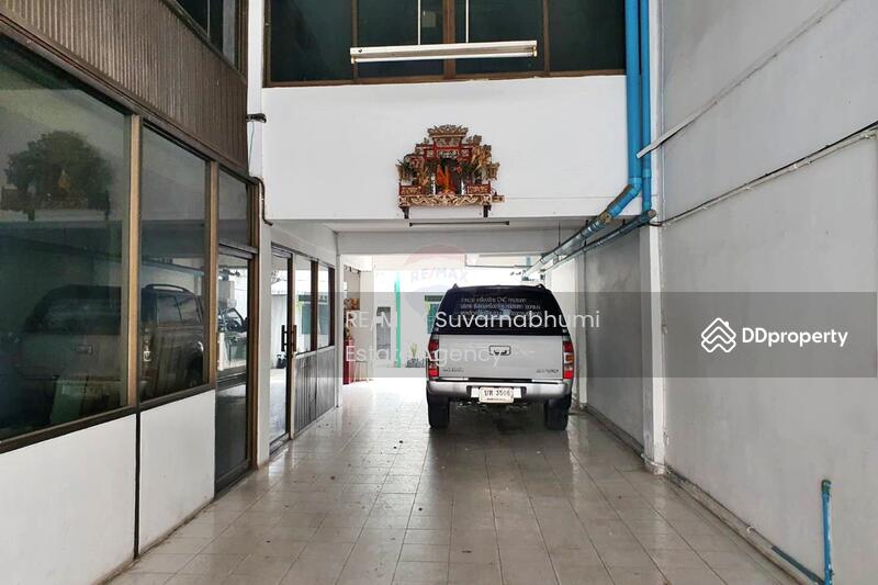 For Rent - For rent, commercial building, 3.5 floors, 2 units, Bangna-Trad Road. Can register a company, Samut Prakan