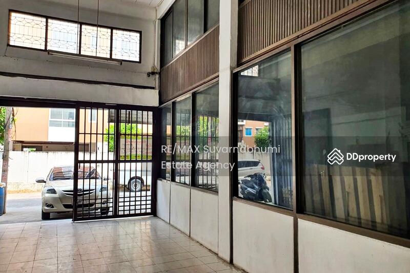 For Rent - For rent, commercial building, 3.5 floors, 2 units, Bangna-Trad Road. Can register a company, Samut Prakan
