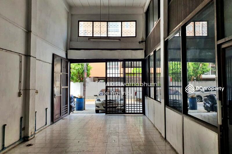 For Rent - For rent, commercial building, 3.5 floors, 2 units, Bangna-Trad Road. Can register a company, Samut Prakan