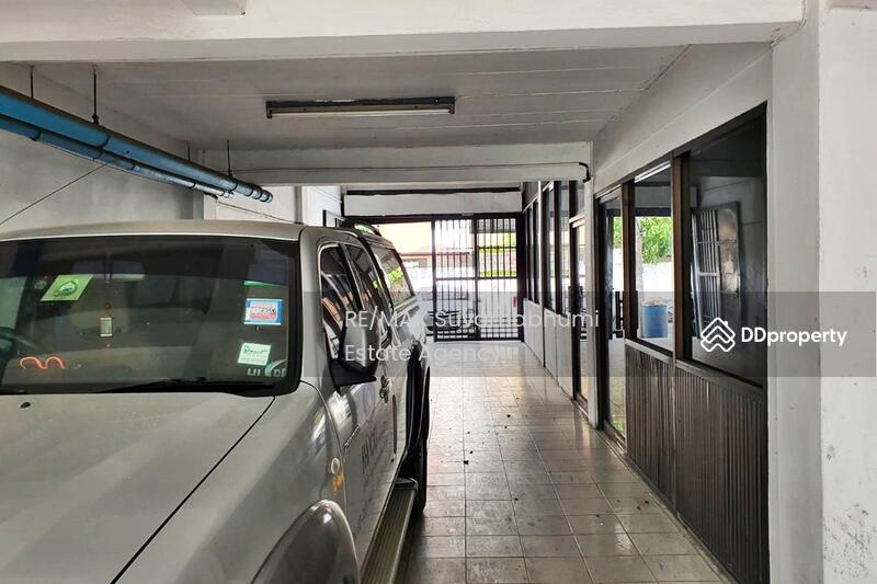 For Rent - For rent, commercial building, 3.5 floors, 2 units, Bangna-Trad Road. Can register a company, Samut Prakan