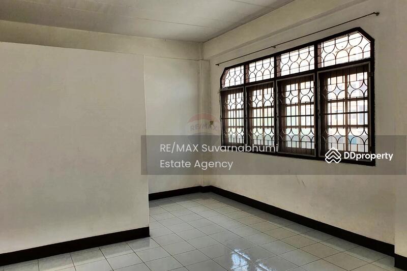 For Rent - For rent, commercial building, 3.5 floors, 2 units, Bangna-Trad Road. Can register a company, Samut Prakan