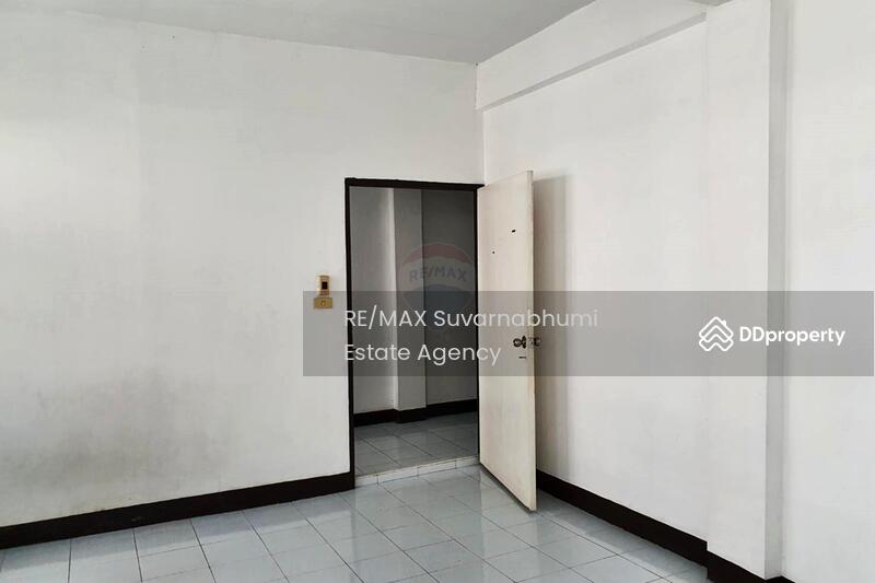 For Rent - For rent, commercial building, 3.5 floors, 2 units, Bangna-Trad Road. Can register a company, Samut Prakan