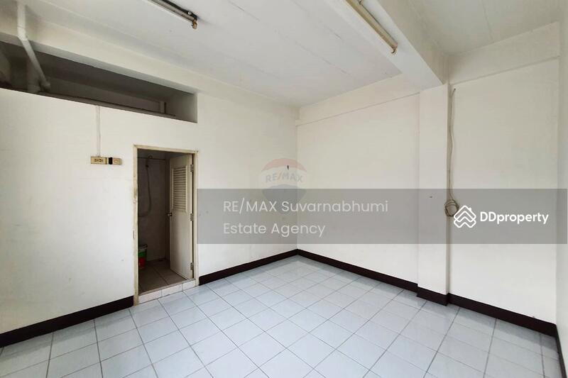 For Rent - For rent, commercial building, 3.5 floors, 2 units, Bangna-Trad Road. Can register a company, Samut Prakan