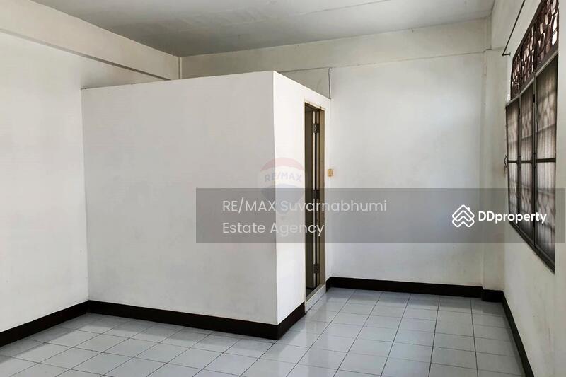 For Rent - For rent, commercial building, 3.5 floors, 2 units, Bangna-Trad Road. Can register a company, Samut Prakan
