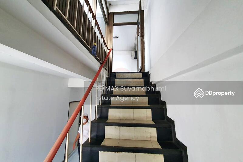For Rent - For rent, commercial building, 3.5 floors, 2 units, Bangna-Trad Road. Can register a company, Samut Prakan