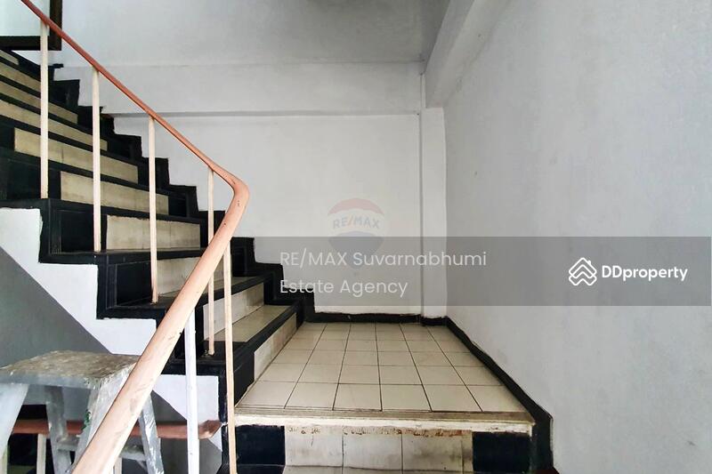 For Rent - For rent, commercial building, 3.5 floors, 2 units, Bangna-Trad Road. Can register a company, Samut Prakan