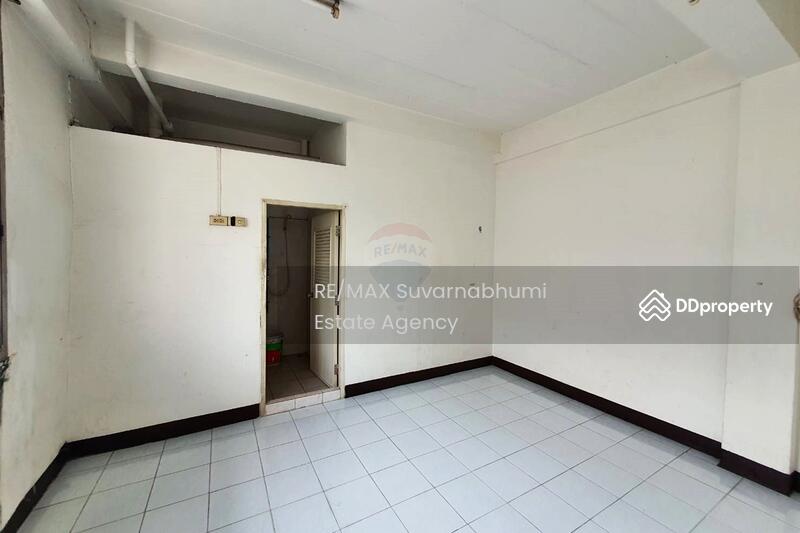 For Rent - For rent, commercial building, 3.5 floors, 2 units, Bangna-Trad Road. Can register a company, Samut Prakan