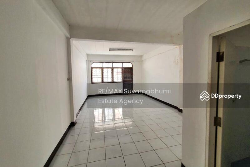 For Rent - For rent, commercial building, 3.5 floors, 2 units, Bangna-Trad Road. Can register a company, Samut Prakan