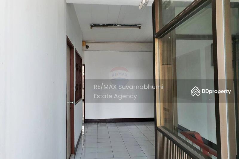For Rent - For rent, commercial building, 3.5 floors, 2 units, Bangna-Trad Road. Can register a company, Samut Prakan