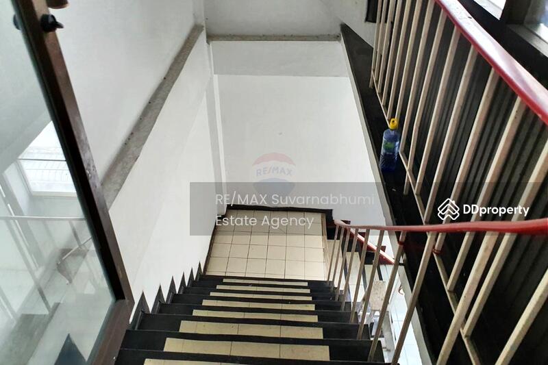 For Rent - For rent, commercial building, 3.5 floors, 2 units, Bangna-Trad Road. Can register a company, Samut Prakan