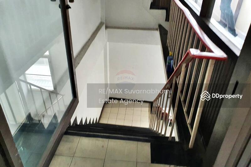 For Rent - For rent, commercial building, 3.5 floors, 2 units, Bangna-Trad Road. Can register a company, Samut Prakan