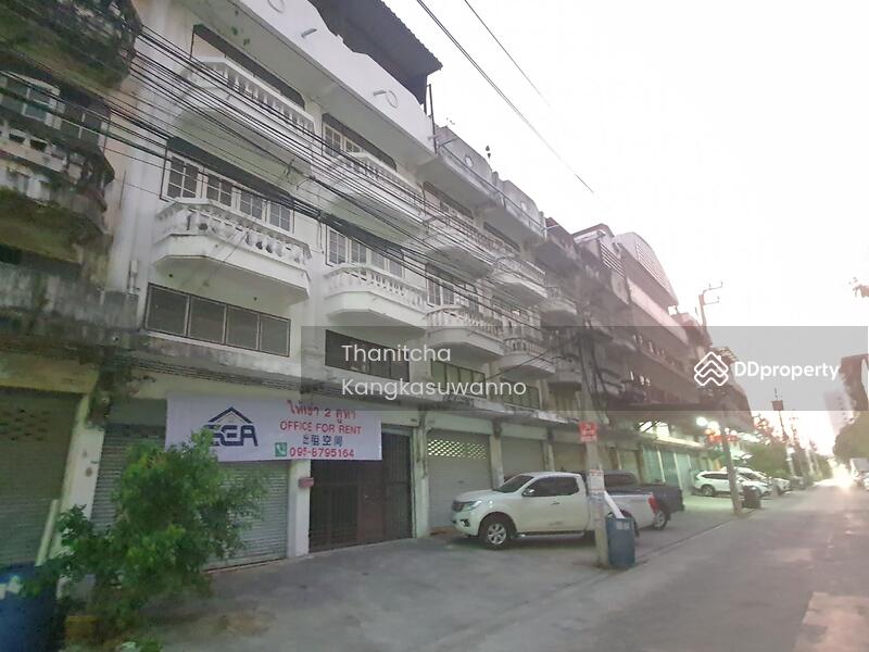 For Rent - For rent, commercial building, 3.5 floors, 2 units, Bangna-Trad Road. Can register a company, Samut Prakan