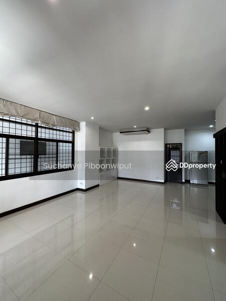 TownHouse Pridi Pranomyong 20 Pet Friendly, Bangkok, Pridi Pranomyong 20, Phra Kanong Nua, Watthana, Bangkok, 4 Bedrooms, 400 sqm, Townhouse For Rent, by Suchanya Piboonwiput, 10731018 - DDproperty.com