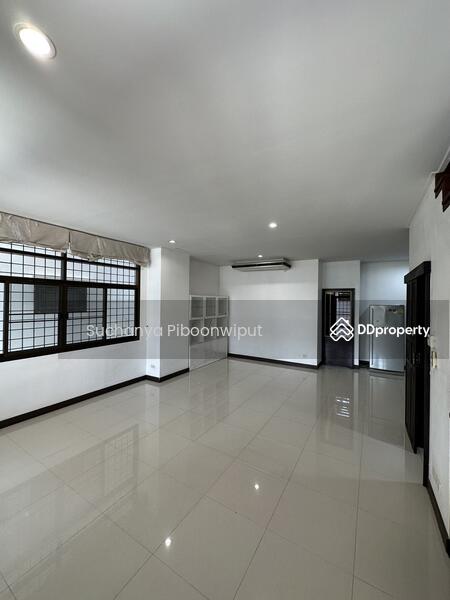 TownHouse Pridi Pranomyong 20 Pet Friendly, Bangkok, Pridi Pranomyong 20, Phra Kanong Nua, Watthana, Bangkok, 4 Bedrooms, 400 sqm, Townhouse For Rent, by Suchanya Piboonwiput, 10731018 - DDproperty.com