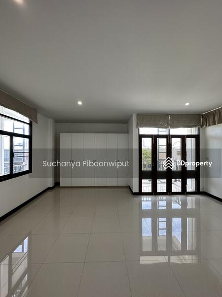 TownHouse Pridi Pranomyong 20 Pet Friendly, Bangkok, Pridi Pranomyong 20, Phra Kanong Nua, Watthana, Bangkok, 4 Bedrooms, 400 sqm, Townhouse For Rent, by Suchanya Piboonwiput, 10731018 - DDproperty.com