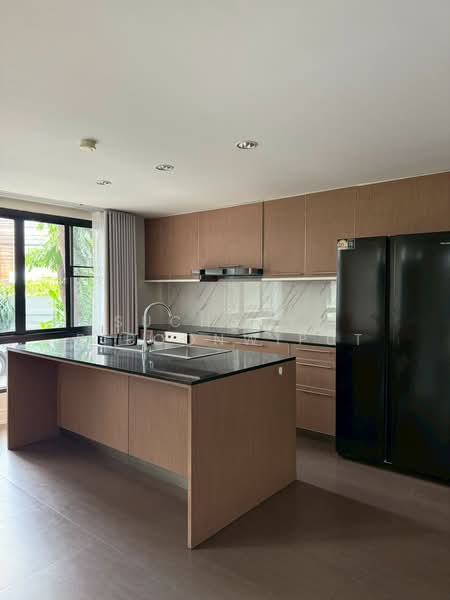 TownHouse For Rent Sukhumvit 38 : Pet Friendly, Bangkok, Sukhumvit 38, Khlong Tan Nua, Watthana, Bangkok, 3 Bedrooms, 350 sqm, Townhouse For Rent, by Suchanya Piboonwiput, 10731205 - DDproperty.com