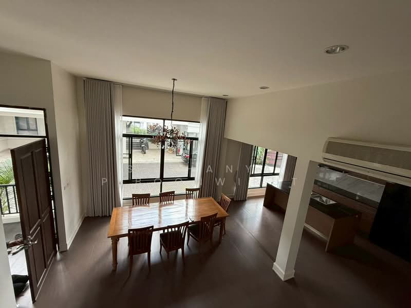 TownHouse For Rent Sukhumvit 38 : Pet Friendly, Bangkok, Sukhumvit 38, Khlong Tan Nua, Watthana, Bangkok, 3 Bedrooms, 350 sqm, Townhouse For Rent, by Suchanya Piboonwiput, 10731205 - DDproperty.com